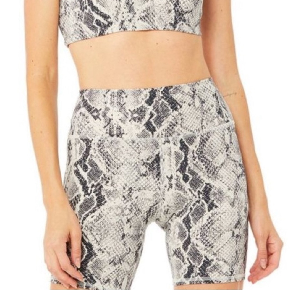 Alo High-Waist Snakeskin Vapor Short - XS